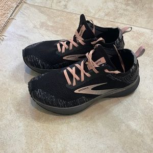 Brooks levitate 8.5 like new! Worn only a few times